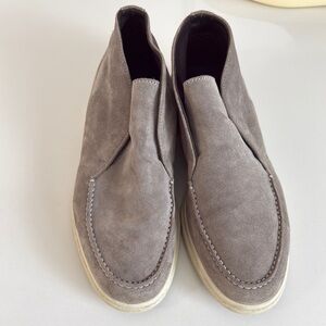 Excellent condition!! Men's Suede Slip-On Shoes - Gray